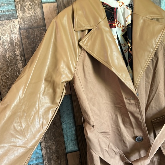 A new day XS mixed material trench coat and XS blouse - Picture 6 of 16
